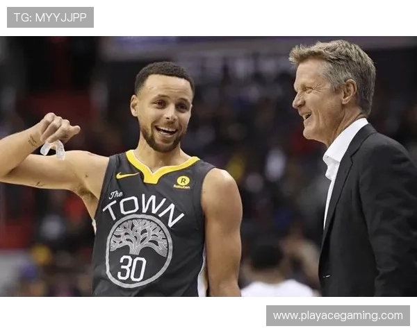 库里与教练组密切互动积极推动新战术开发与持续尝试